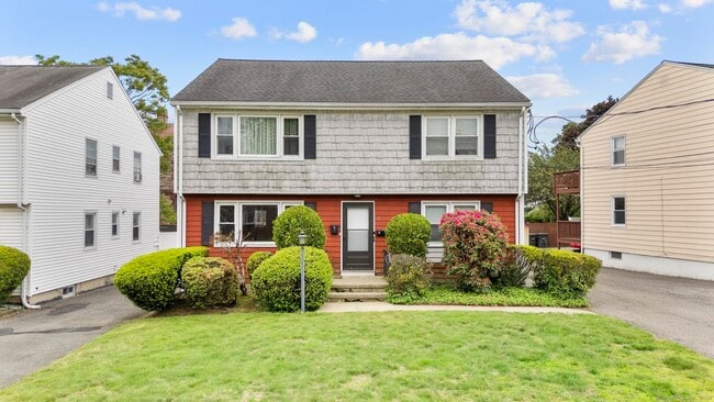 26 Hackett Cir N