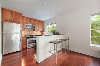 1025 Michigan Ave in Miami Beach, FL - Building Photo - Building Photo