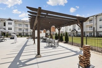 Banner at Sterling Farms in Jackson, TN - Building Photo - Building Photo