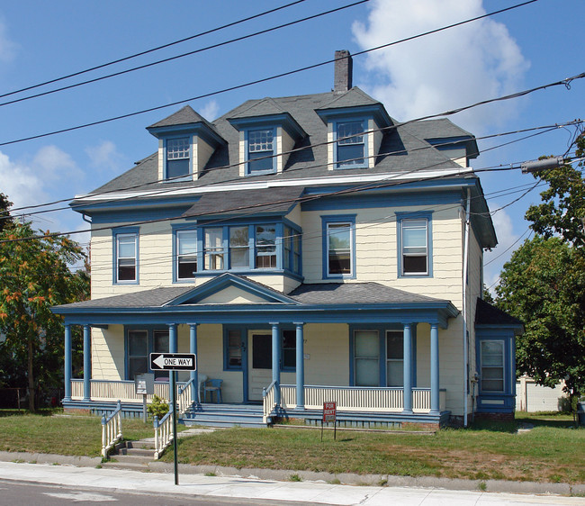 27 Church St in Patchogue, NY - Building Photo - Building Photo