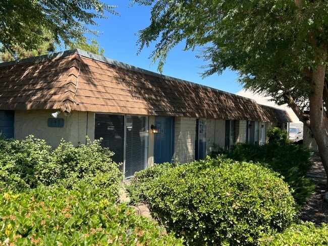 491 Minnewawa Ave in Clovis, CA - Foto de edificio - Building Photo