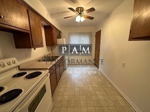 2155 S 102nd St in West Allis, WI - Foto de edificio - Building Photo