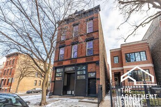 2059 N Clifton Ave, Unit 1 in Chicago, IL - Building Photo - Building Photo