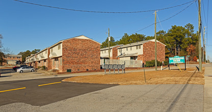 Woodbine Park Apartments in West Columbia, SC - Building Photo - Building Photo