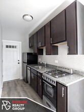 711 W Brompton Ave, Unit #701-05 in Chicago, IL - Foto de edificio - Building Photo