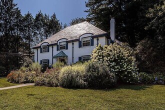 244 Clifton St in Belmont, MA - Building Photo - Building Photo
