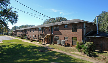 Leon Arms Apartments in Tallahassee, FL - Building Photo - Building Photo