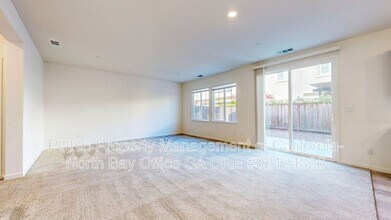 5562 Kennedy Pl in Cotati, CA - Building Photo - Building Photo
