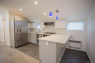 105 Pacific Blvd in Long Beach, NY - Building Photo - Building Photo