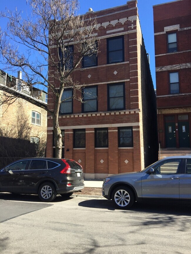 property at 1641 N Paulina St