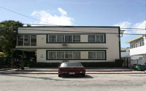 Waterfront Townhouses in Miami Beach, FL - Building Photo - Building Photo