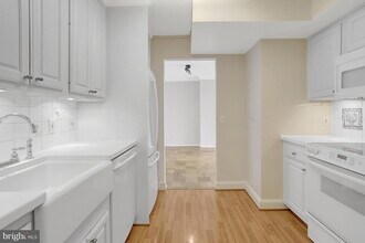 3800 Fairfax Dr, Unit 509 in Arlington, VA - Building Photo - Building Photo