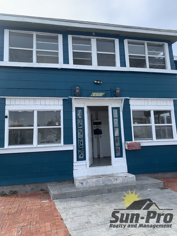 property at 808 S Grandview Ave