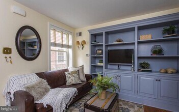 228-30 Catharine St in Philadelphia, PA - Foto de edificio - Building Photo