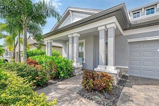 5620 Soft Skies Dr in Sarasota, FL - Foto de edificio - Building Photo