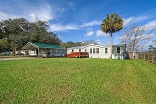 25075 Huston St in Brooksville, FL - Building Photo