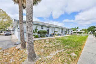 1045 Apollo Beach Blvd in Apollo Beach, FL - Building Photo