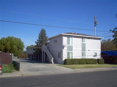 126 W J St in Los Banos, CA - Building Photo