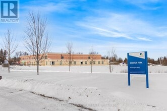 246 Hodgson Dr in Newmarket, ON - Building Photo - Building Photo