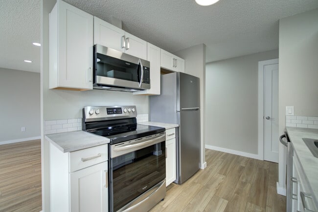 13737 32nd Ave NE, Unit 4 in Seattle, WA - Building Photo - Building Photo