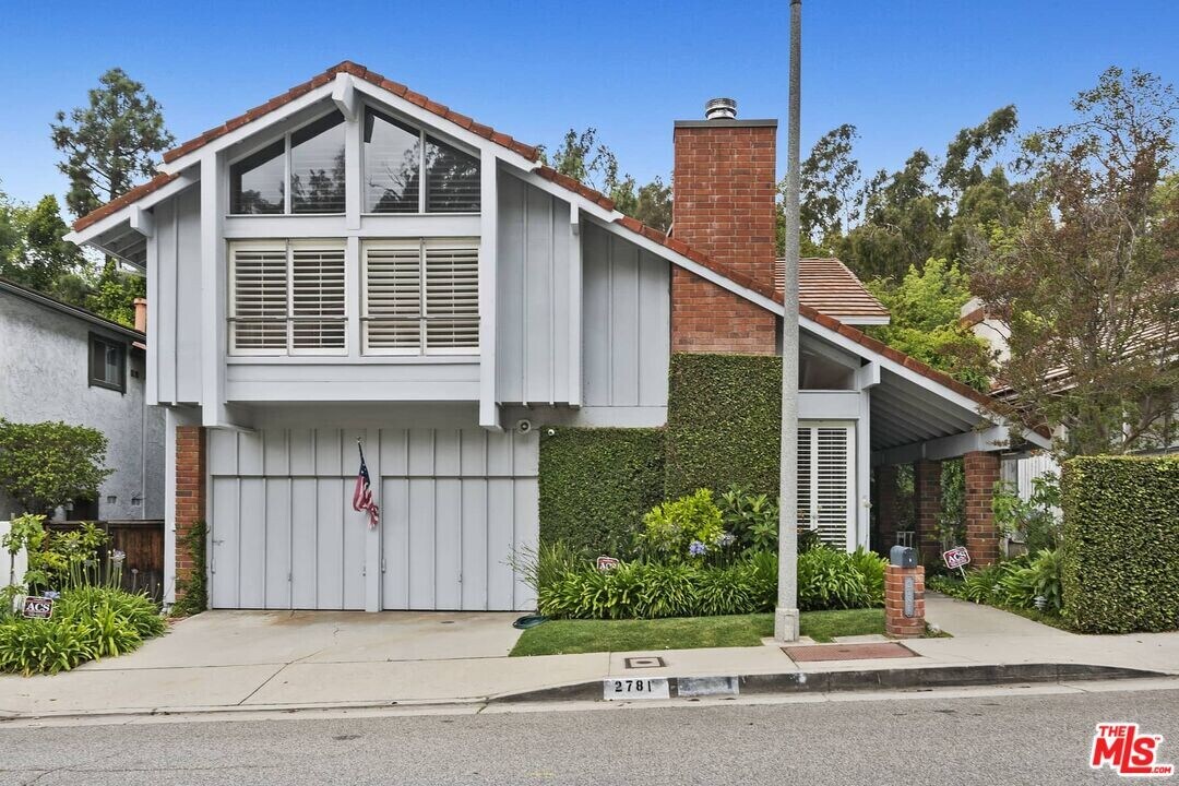2781 Woodwardia Dr in Los Angeles, CA - Building Photo