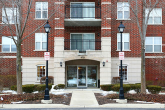 Groves of Palatine in Palatine, IL - Foto de edificio - Building Photo