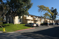 Townsite Terrace Apartments in Vista, CA - Foto de edificio - Building Photo