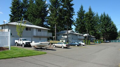 Country Court Apartments in Tumwater, WA - Building Photo - Building Photo