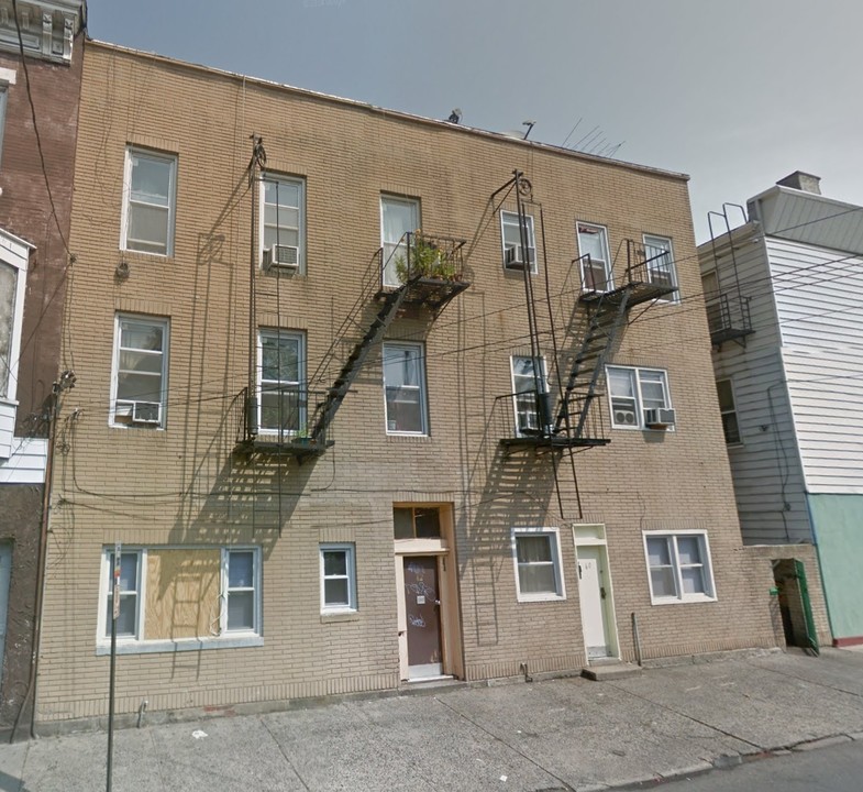 60-62 Franklin St in Jersey City, NJ - Building Photo