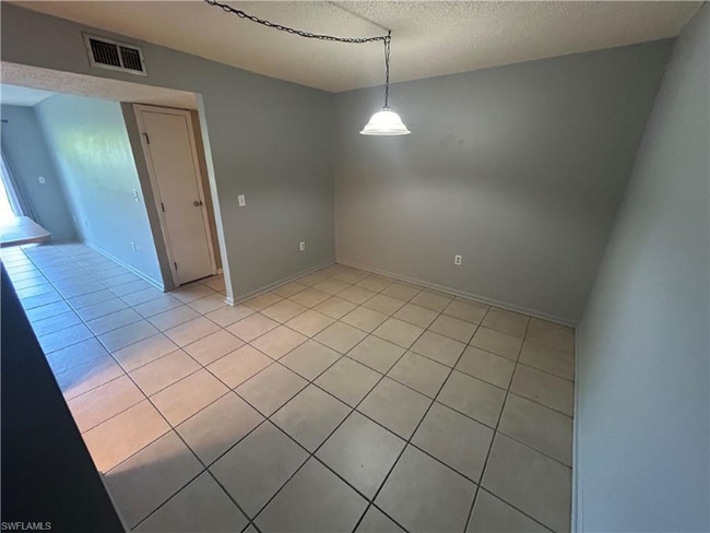 3704 Broadway in Ft. Myers, FL - Foto de edificio - Building Photo