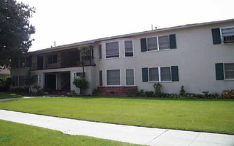 10656 Camarillo St Apartments