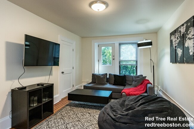1471 Beacon St, Unit 4