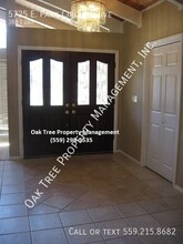 5725 E Park Cir Dr in Fresno, CA - Building Photo - Building Photo