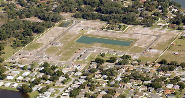 The Grove at Crystal Beach in Winter Haven, FL - Foto de edificio - Building Photo