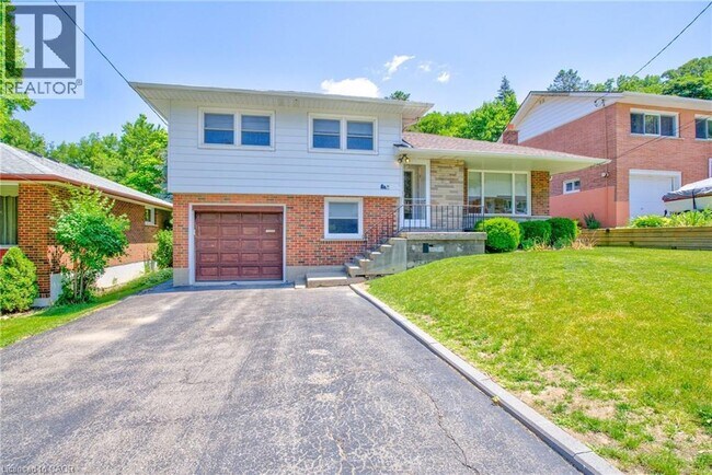 31 Brodick St in Hamilton, ON - Building Photo - Building Photo