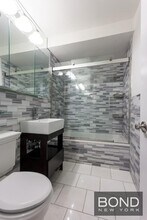 350 W 21st St in New York, NY - Building Photo - Building Photo