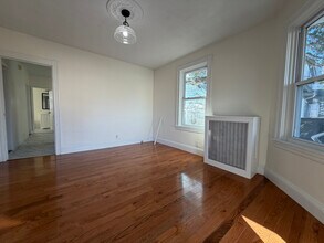 12 Winthrop St in Cranston, RI - Building Photo - Building Photo