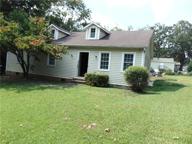 886 Rowland St in Clarkston, GA - Building Photo - Building Photo