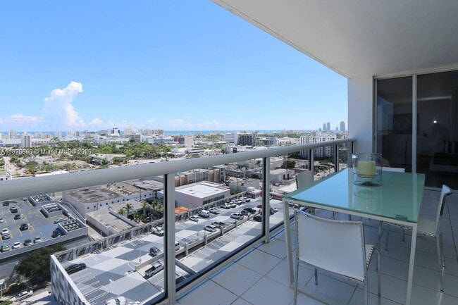 1900 Sunset Harbour Dr, Unit # in Miami Beach, FL - Foto de edificio - Building Photo