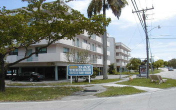 Sun King Apartments in Miami, FL - Building Photo - Building Photo