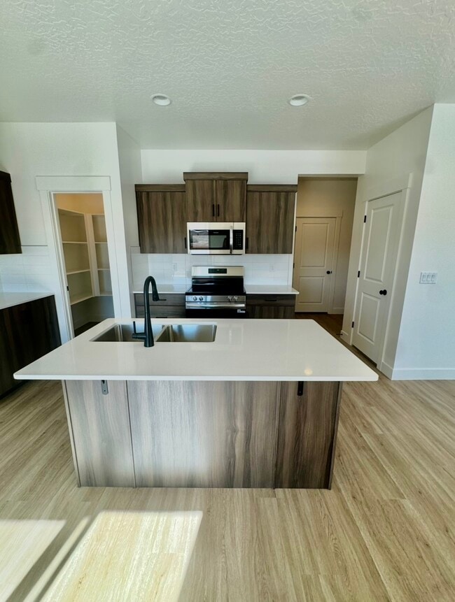property at 5706 S Weehawken Ln