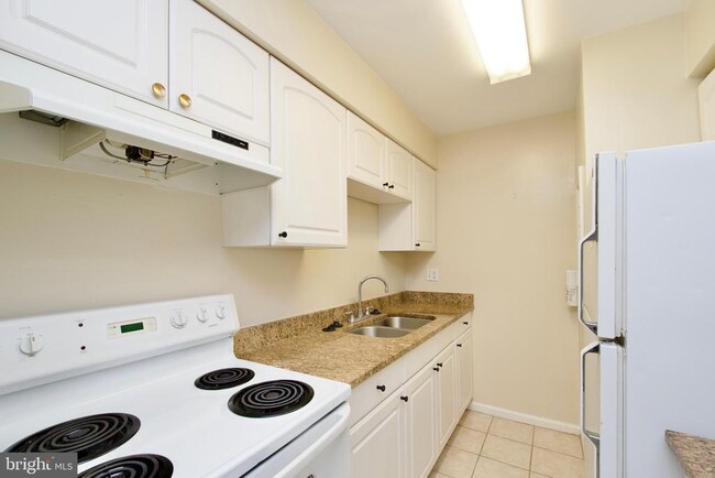 5911 Prince James Dr-Unit -27 in Springfield, VA - Building Photo - Building Photo