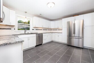 52 Huntington Dr in West Hartford, CT - Building Photo - Building Photo