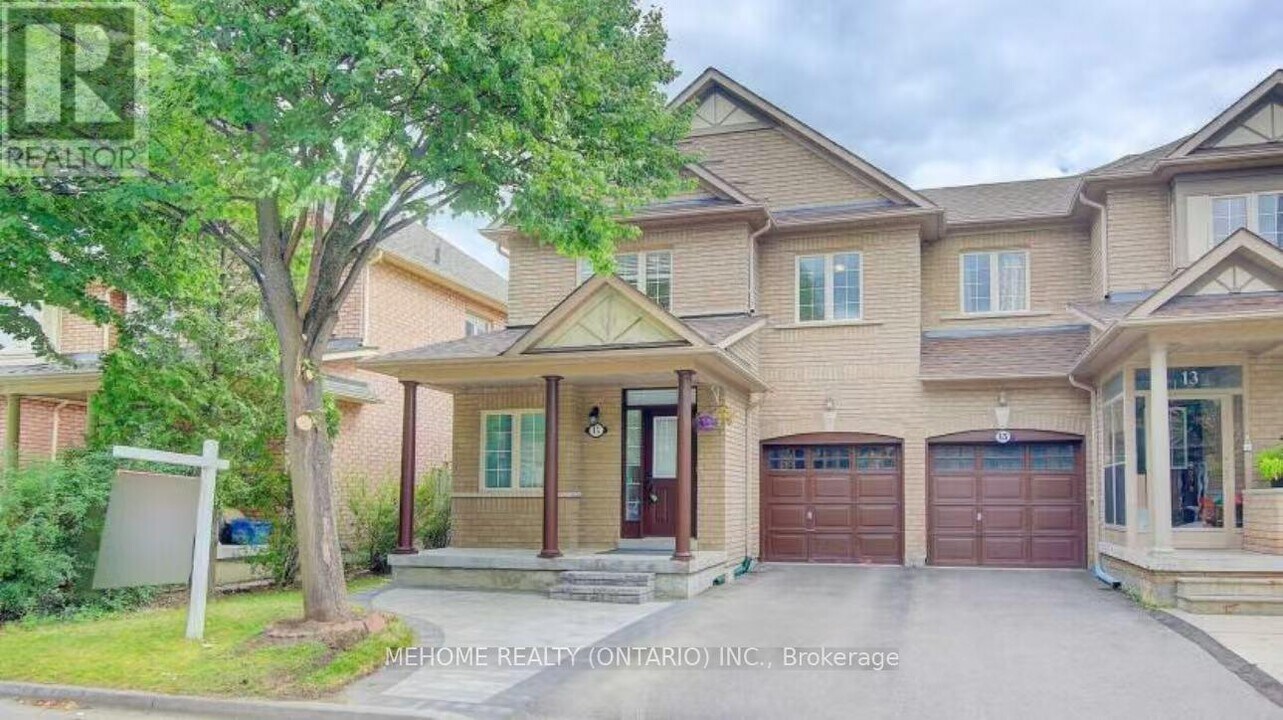 15 Magnotta Rd in Markham, ON - Building Photo