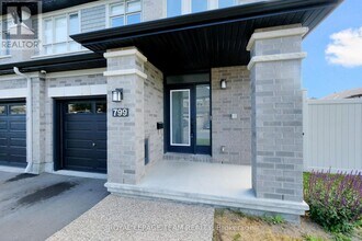 799 Cairn Cres in Ottawa, ON - Building Photo - Building Photo