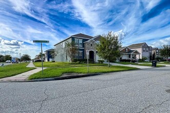 13530 Silver Strand Falls Dr in Orlando, FL - Building Photo - Building Photo