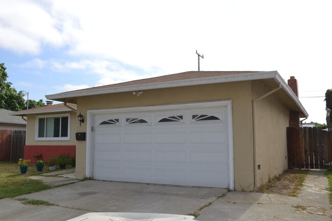 40281 Pacific St in Fremont, CA - Foto de edificio - Building Photo