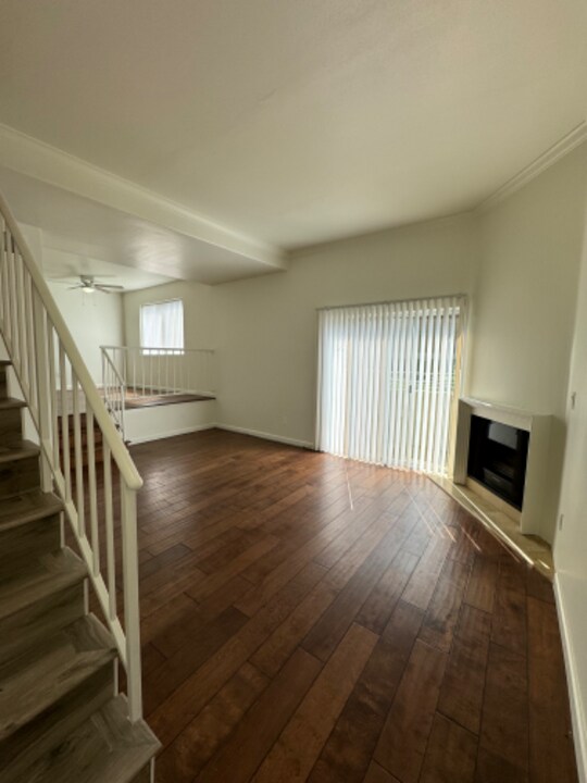 13022 Riverside Dr in Los Angeles, CA - Building Photo