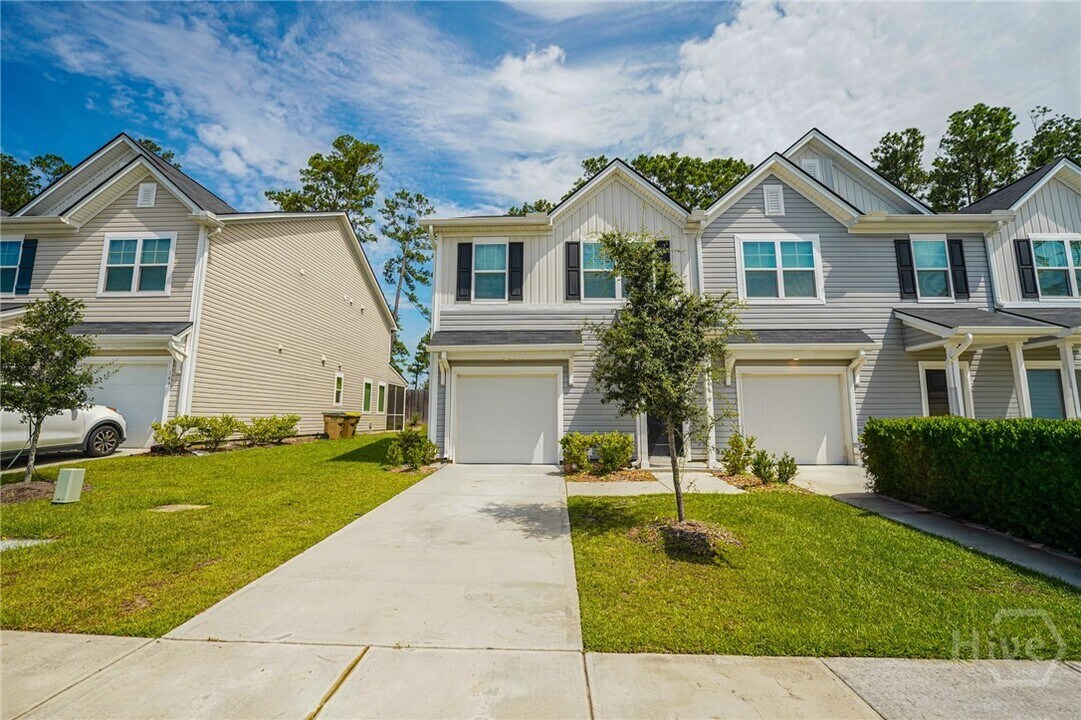 166 Benelli Dr in Pooler, GA - Building Photo