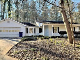 825 Rambling Rose Ct NW in Conyers, GA - Building Photo